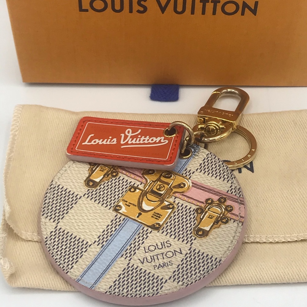 Louis Vuitton Checkered Key Holder with Gold and Red Accents - Picture 16 of 16